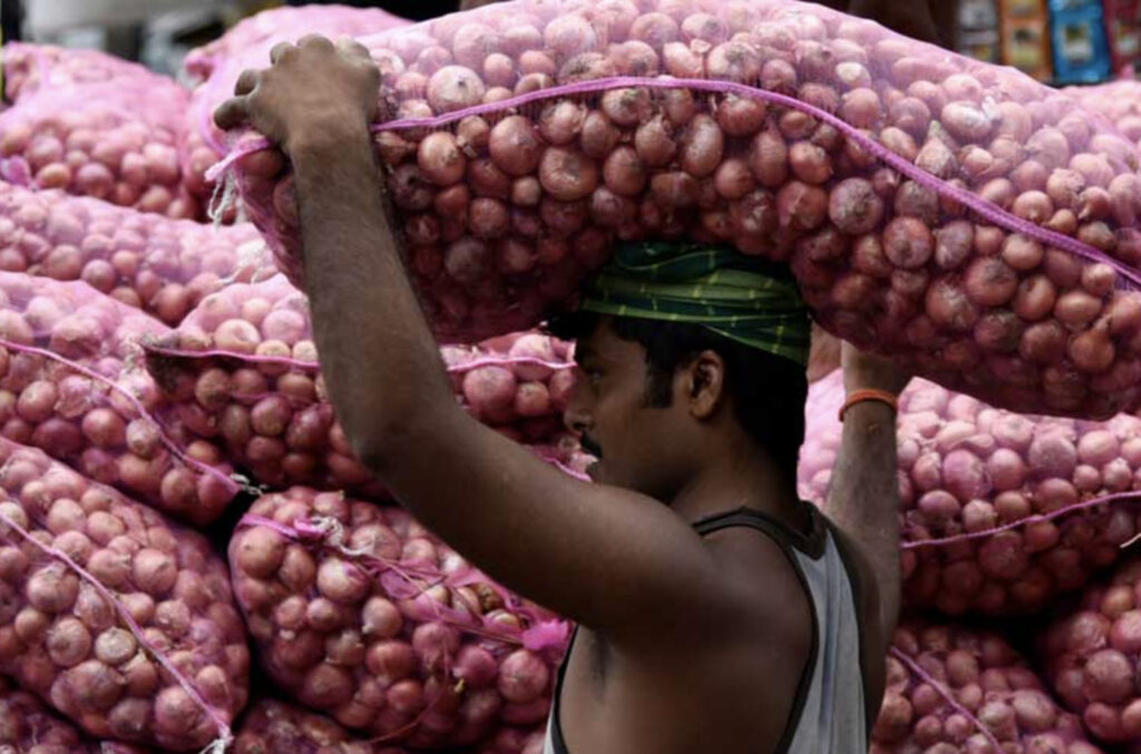 Despite the export ban, India allows 50,000 metric tonnes of onions to reach Bangladesh for Eid